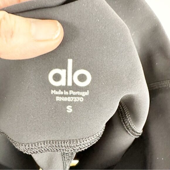 ALO YOGA 7/8 High Waisted Ripped Warrior Legging Black Small - Picture 12 of 13
